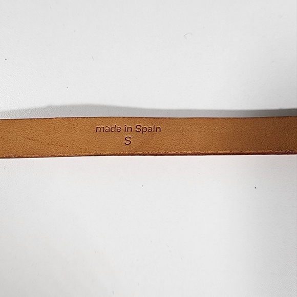 Louis Vuitton Florentine Belt bag (pm) Belt can fit up to 32" waist. Adjustable - Picture 12 of 15